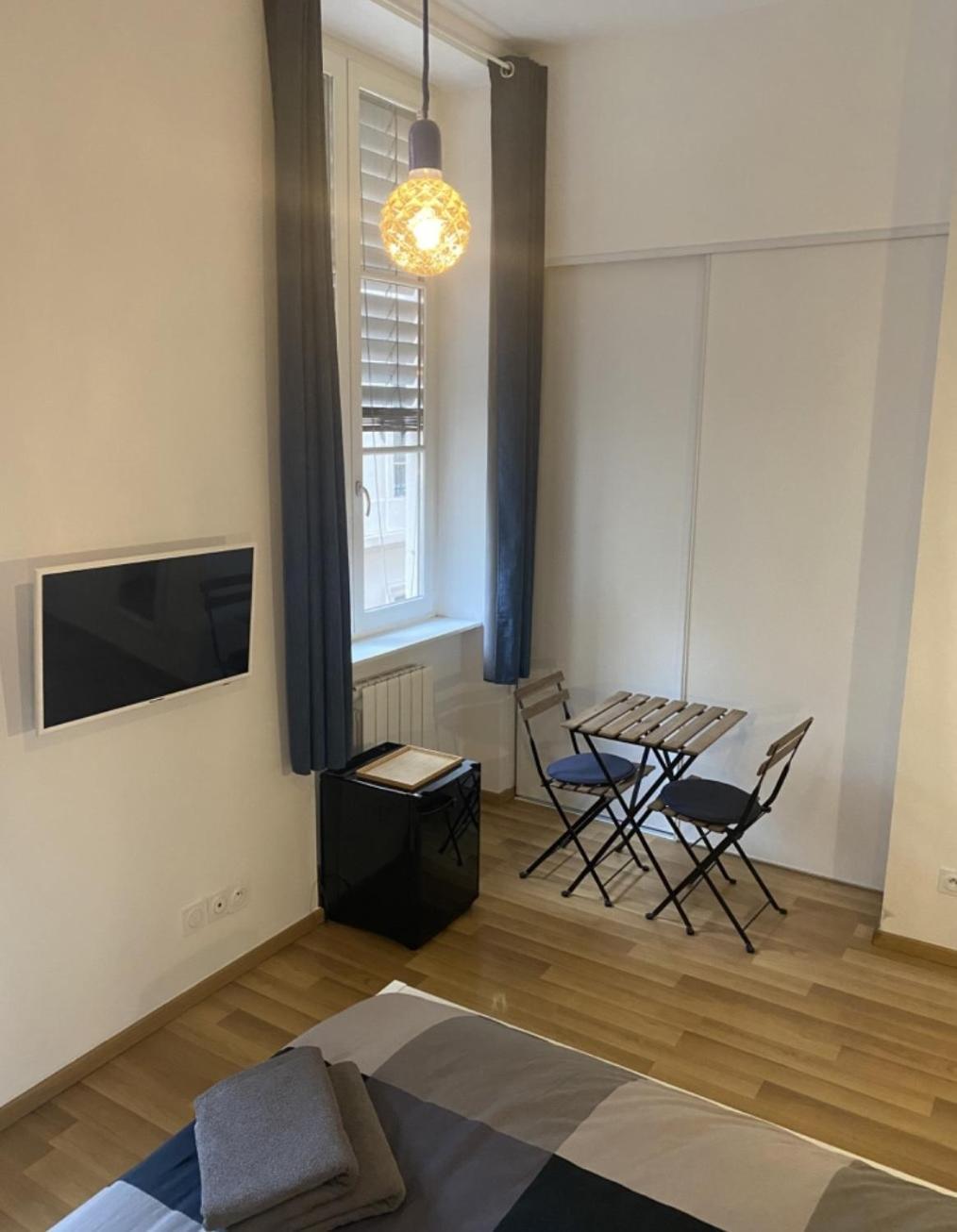 Chambre Confort Centre Ville Chez L'Habitant Lione Esterno foto